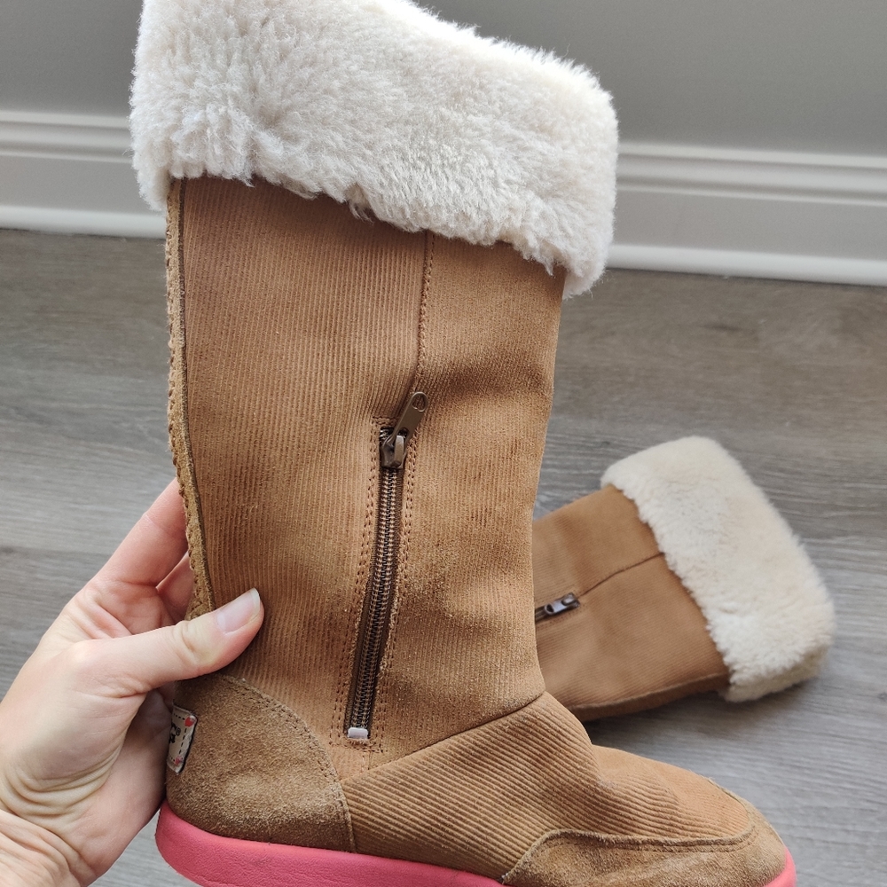 UGG boot - Picture 3 of 4